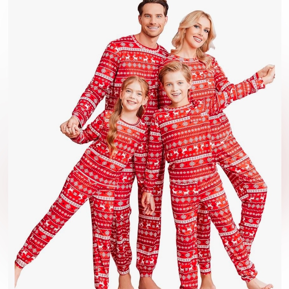 NWT-Winter Women’s 2 Piece Pajama Nordic Reindeer Print